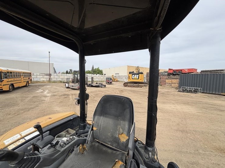 2010-caterpillar-303-image-41