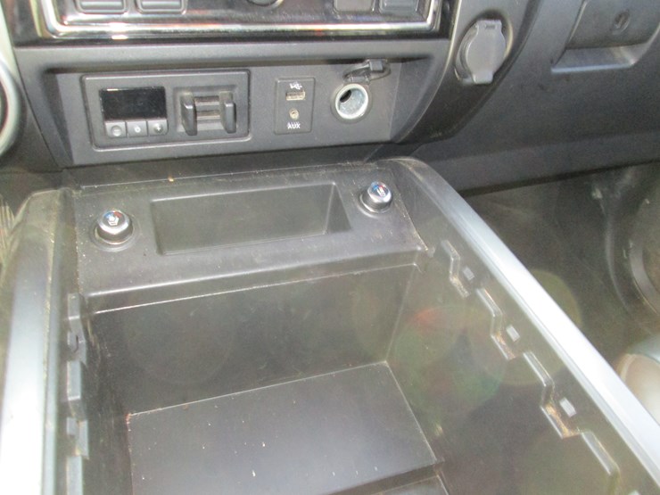 2016-nissan-titan-image-36