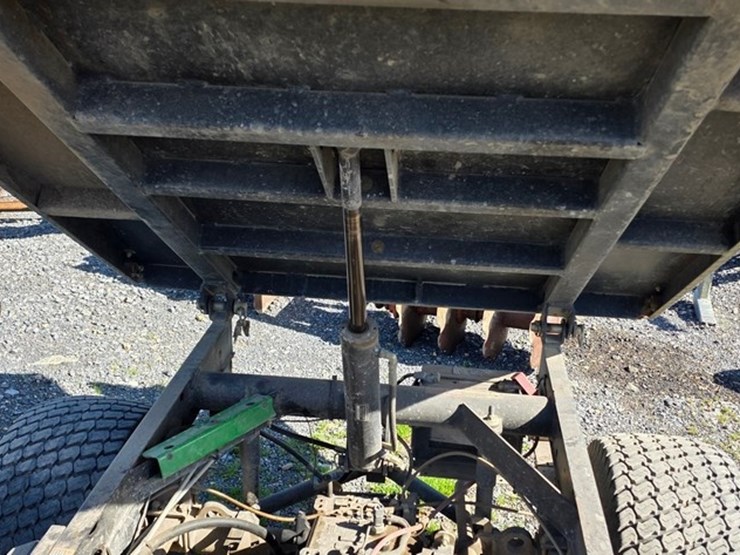 2020-john-deere-gator-image-19