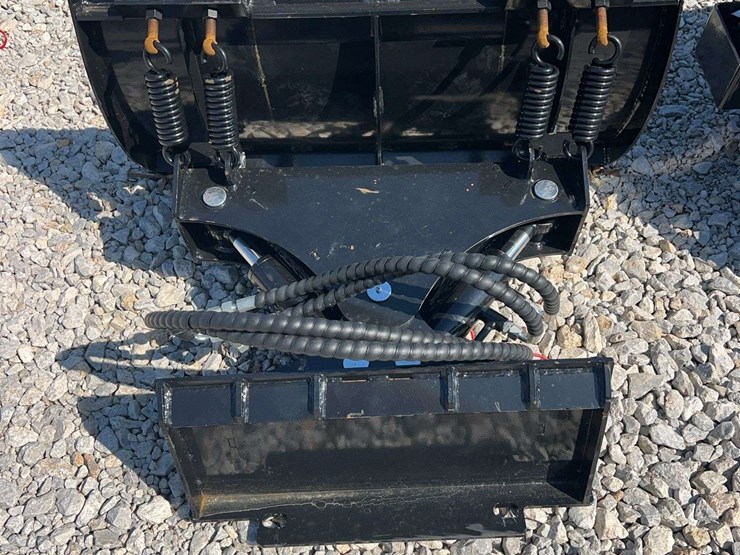 sdlanch-mini-skid-steer-dozer-blade-image-2