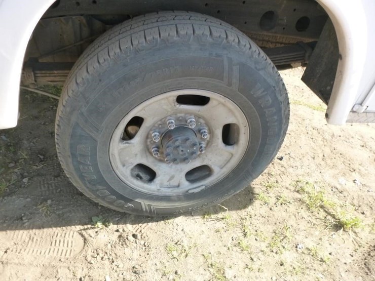 2017-chevrolet-2500-image-31