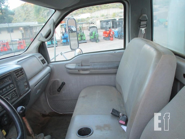 2001-ford-f750-image-9