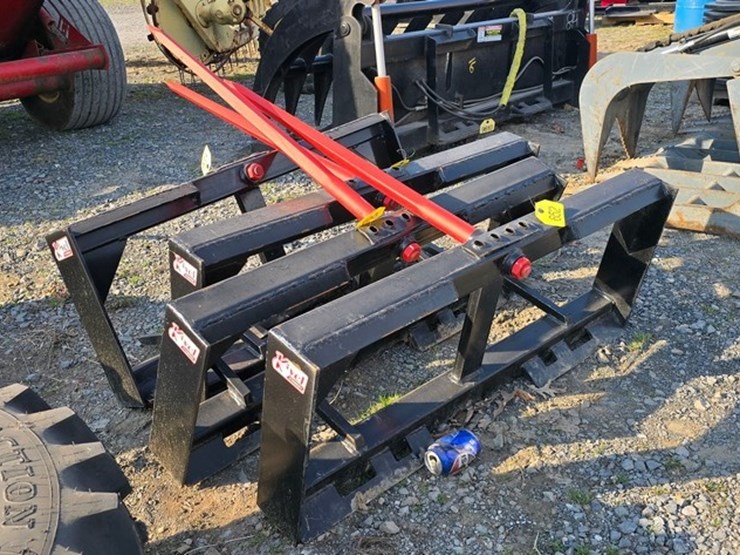 new-kivel-single-skidloader-bale-spear-image-2