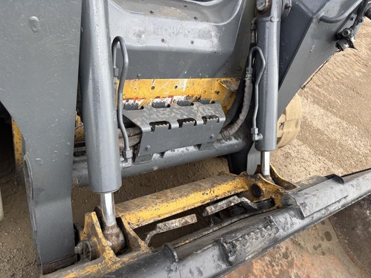 2022-deere-325g-image-13