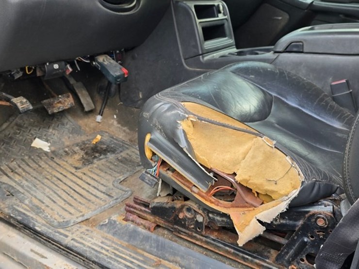 2006-chevrolet-2500-image-17