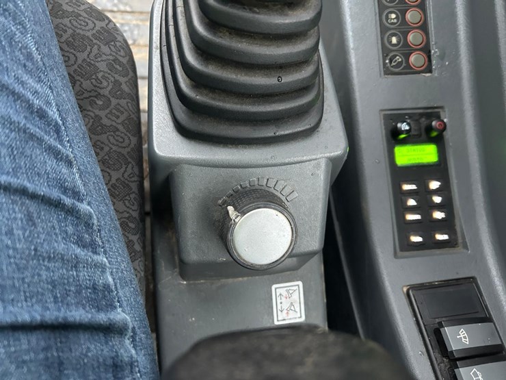 2019-case-cx60c-image-25