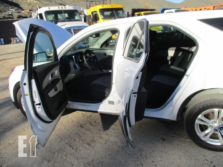 2016-chevrolet-equinox-ls-image-13