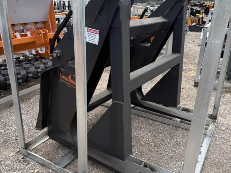 #18-•-skid-steer-log-grapple-image-1