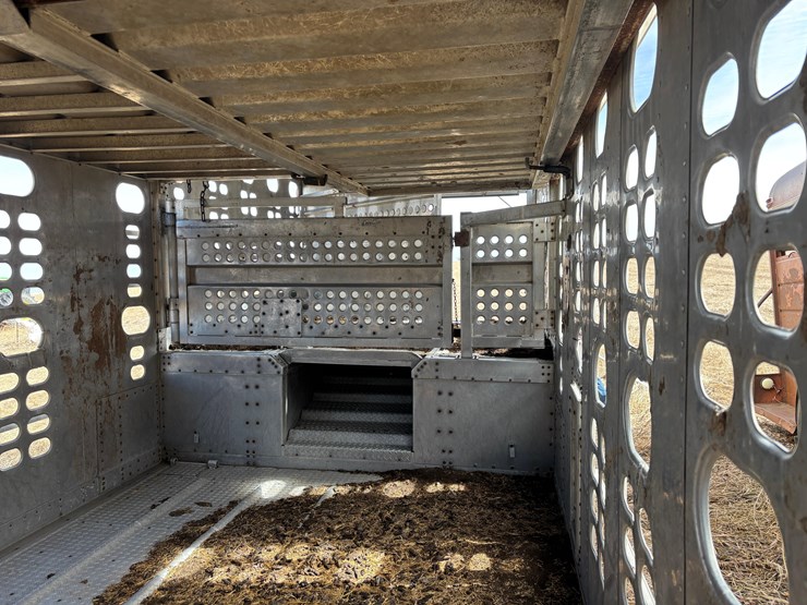 1989-wilson-livestock-trailer-image-14