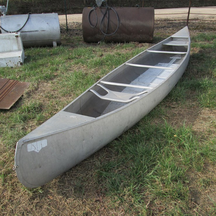 #44043 • 18' Canoe