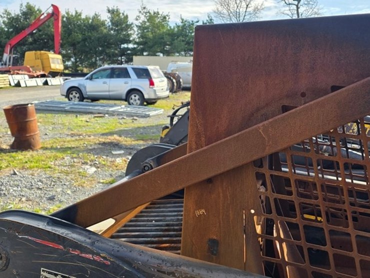 new-holland-ls140-image-13