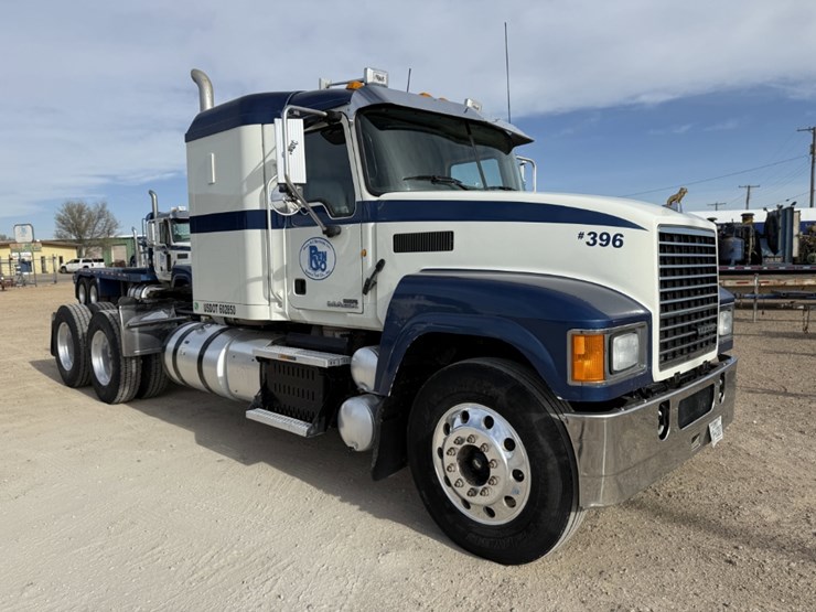 2015-mack-pinnacle-chu613-image-3