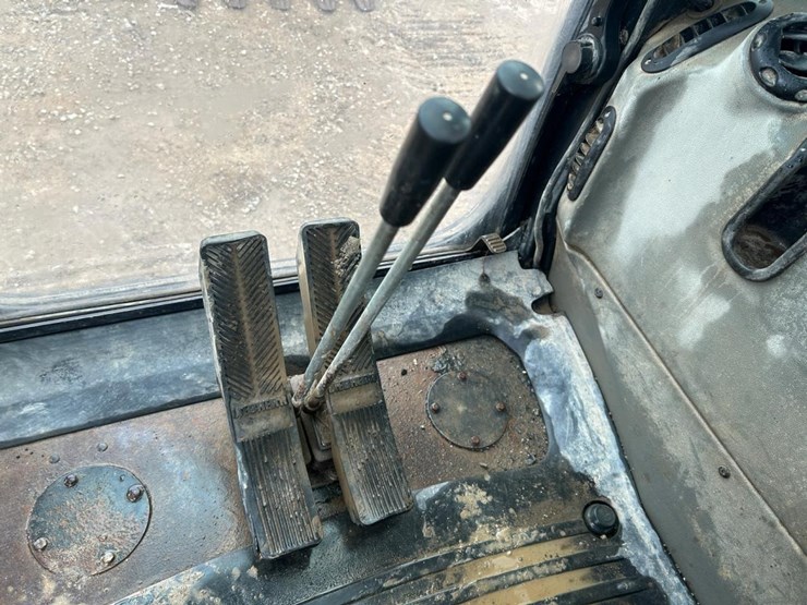 2016-liebherr-r946-lc-image-25