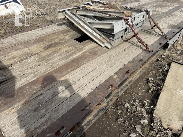 2013-2013-mov-hall-trailer-image-5