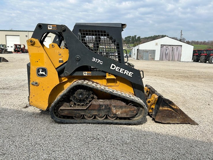 2019-deere-317g-image-5