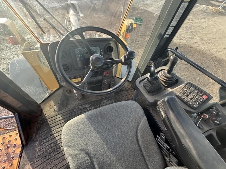 2005-deere-624j-image-33