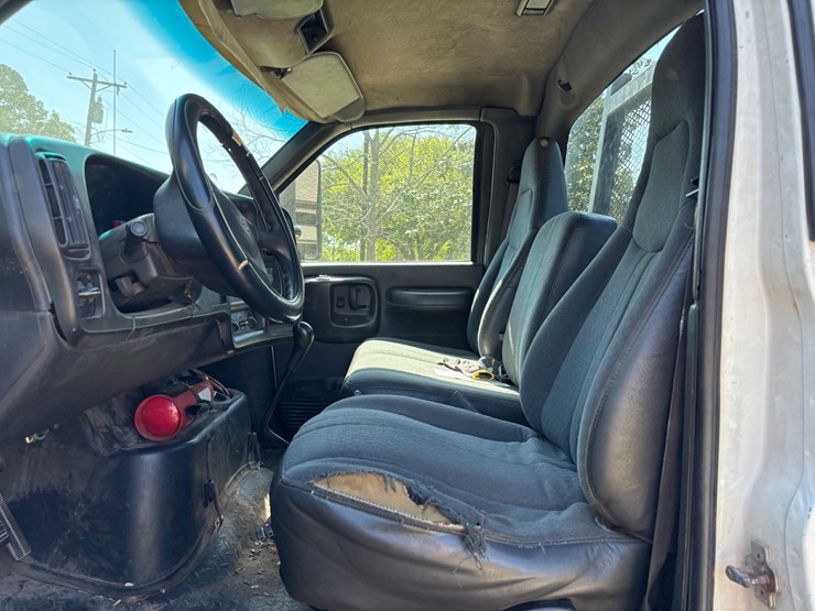 #300-•-2006-gmc-c6500-forestry-chip-truck-image-19