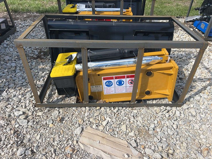 agrotk-skid-steer-hydraulic-hammer-image-1