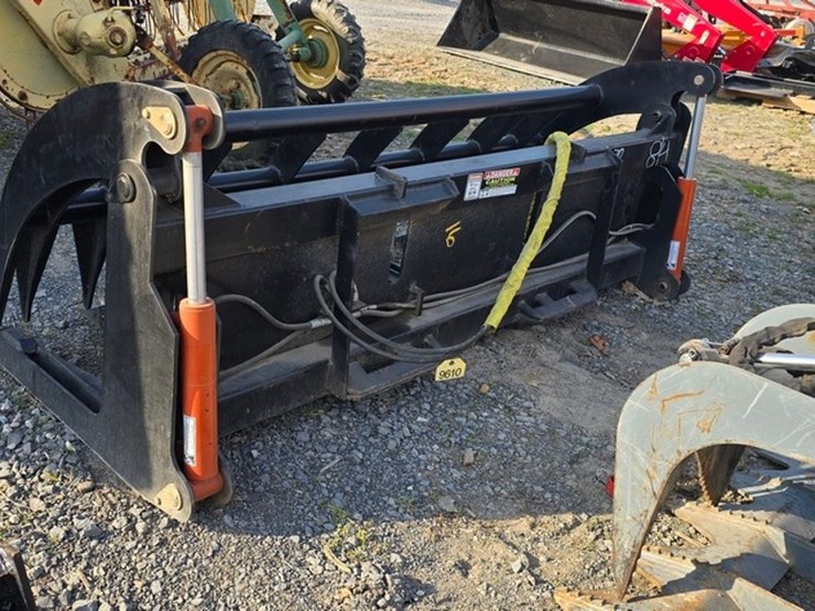 new-wildkat-84"-skidloader-root-rake-grapple-image-2