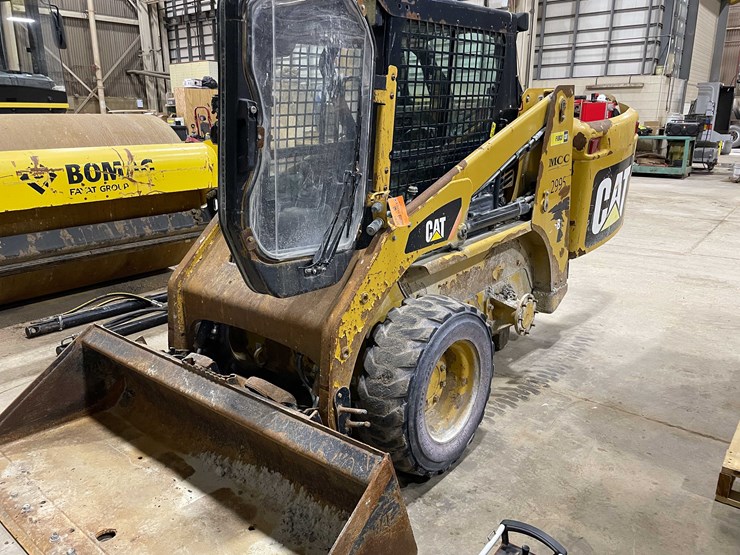 2012-caterpillar-226b3-image-1