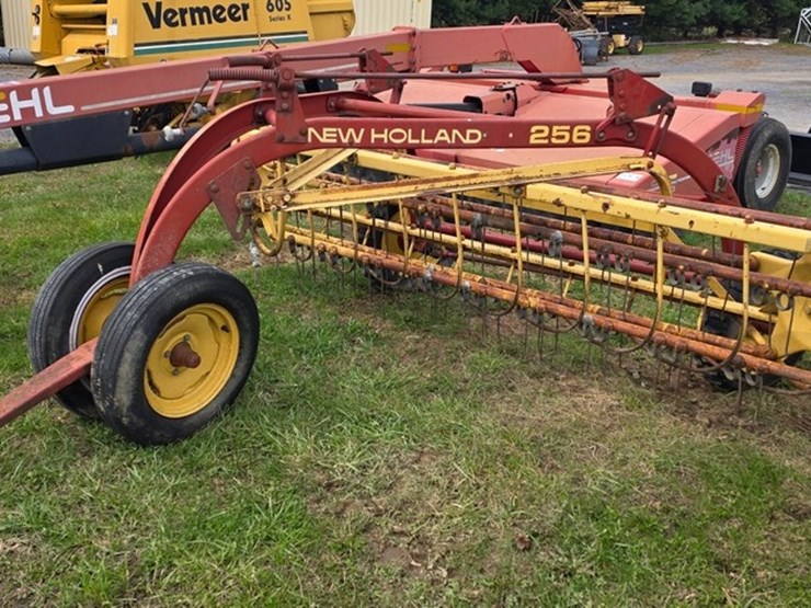 new-holland-256-image-2