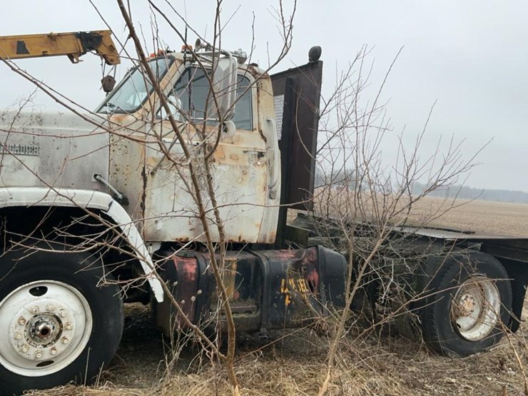 1984-gmc-9500-image-2