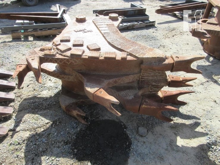 caterpillar-330-image-2