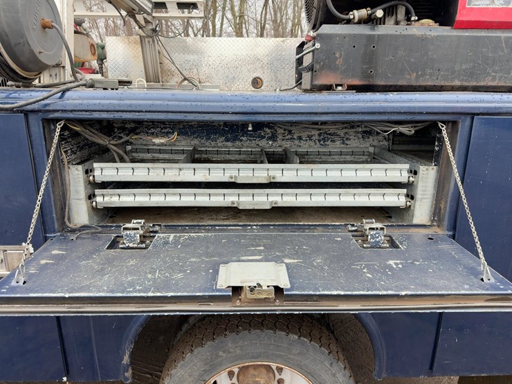 2012-ford-f550-xl-image-15