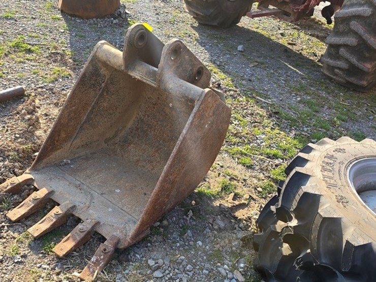 22"-excavator-bucket-image-1