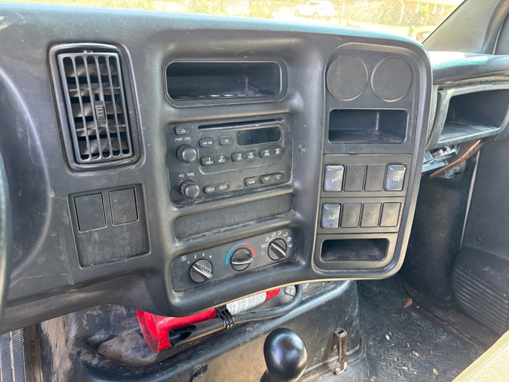 #300-•-2006-gmc-c6500-forestry-chip-truck-image-21