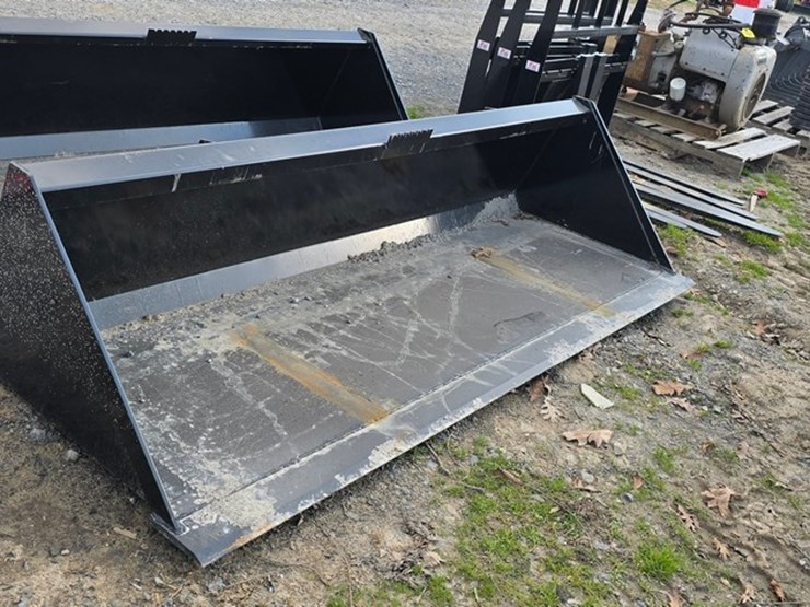 new-swict-84"-skidloader-bucket-image-4