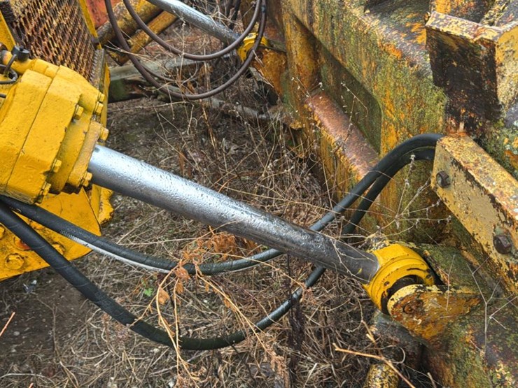 international-125c-image-22