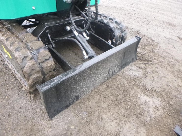 2025-agt-h15r-hydraulic-excavator-image-16