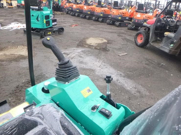 2026-agt-h15r-hydraulic-excavator-image-22