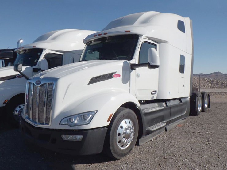2022-peterbilt-579-image-1