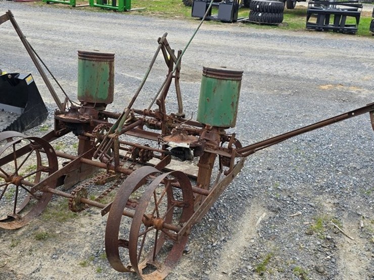 john-deere-3pt.-2-row-cornplanter-image-3