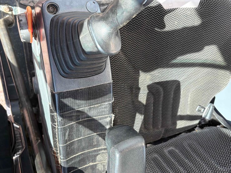 2017-hyundai-hx300-lr-image-12