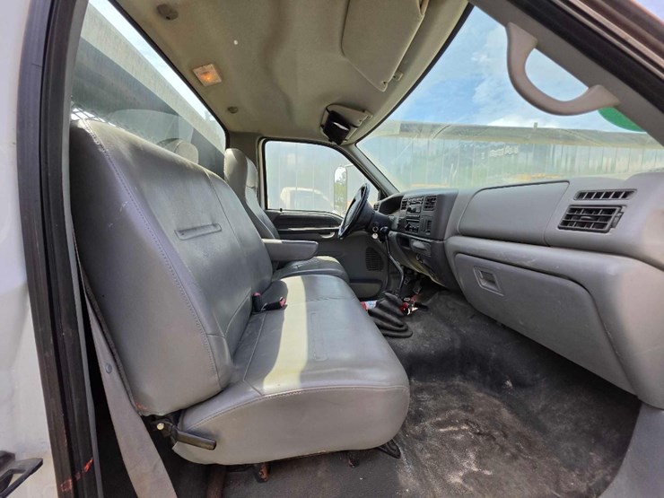 2006-ford-f650-xlt-image-12