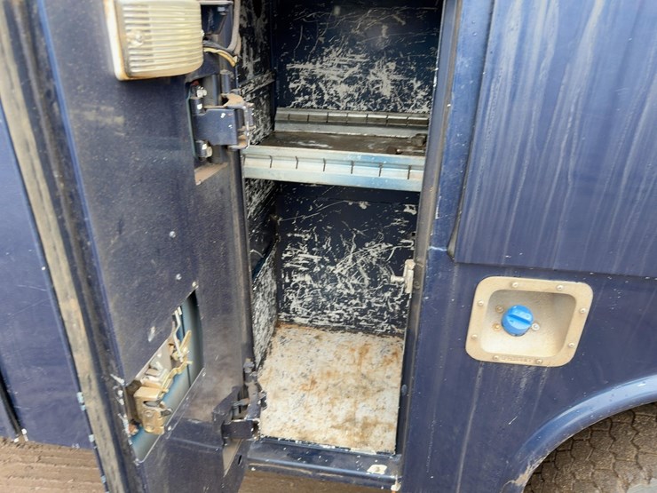 2012-ford-f550-xl-image-14