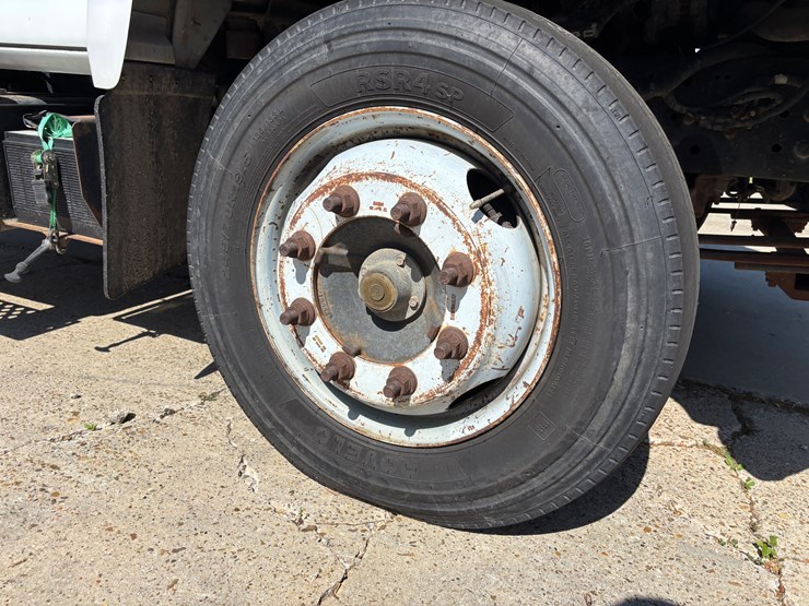 #300-•-2006-gmc-c6500-forestry-chip-truck-image-16