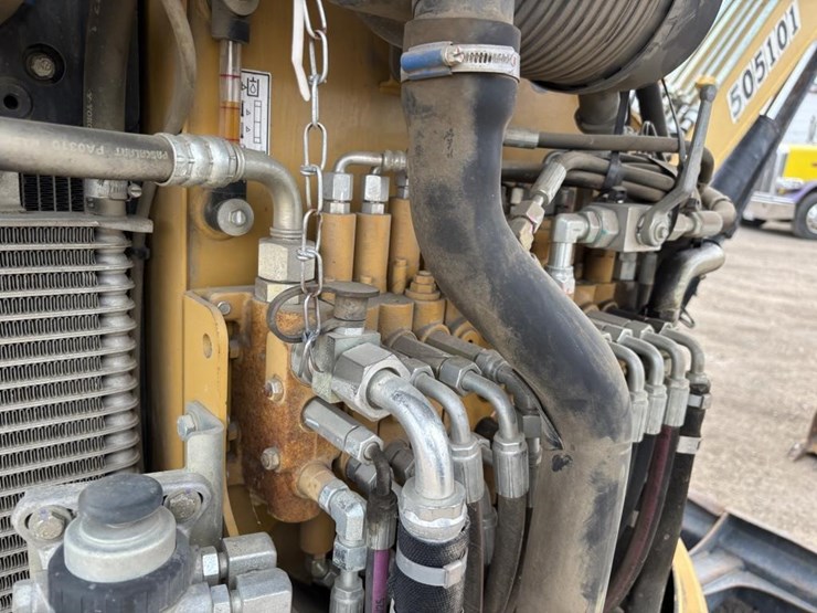 2010-caterpillar-303-image-47