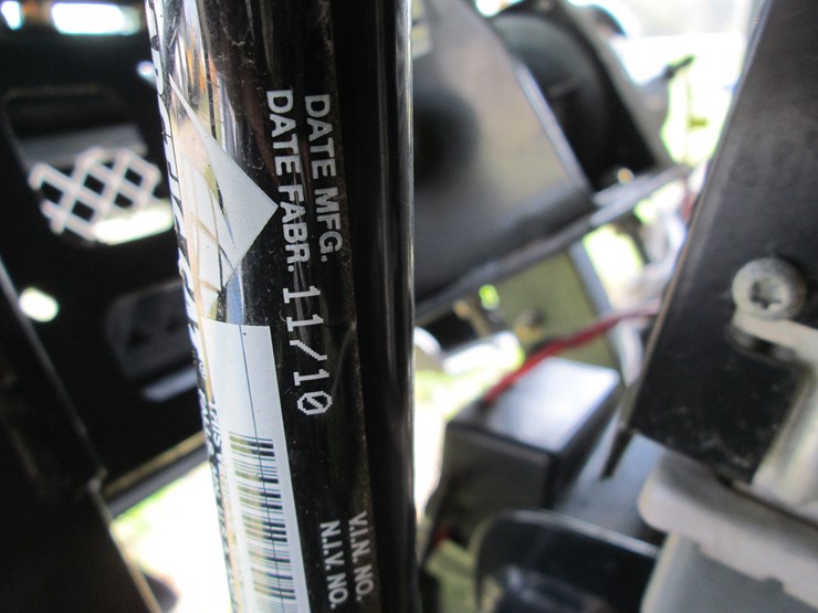 2011-caterpillar-550-image-29