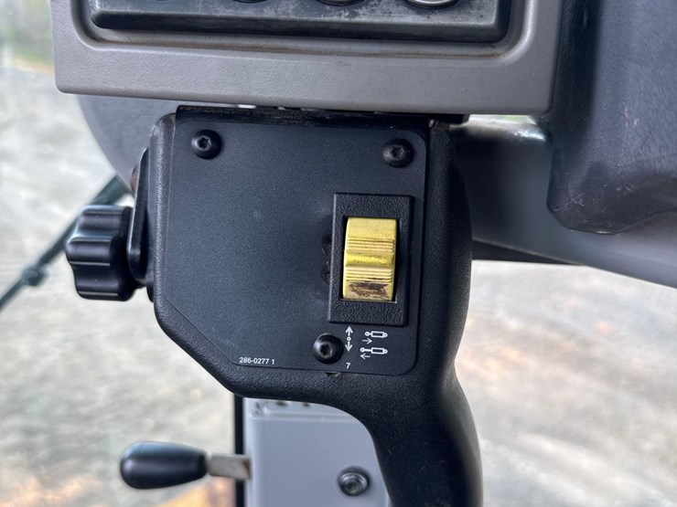 2011-caterpillar-140m2-vhp-plus-image-30