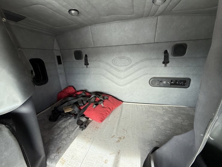 2015-mack-pinnacle-chu613-image-11