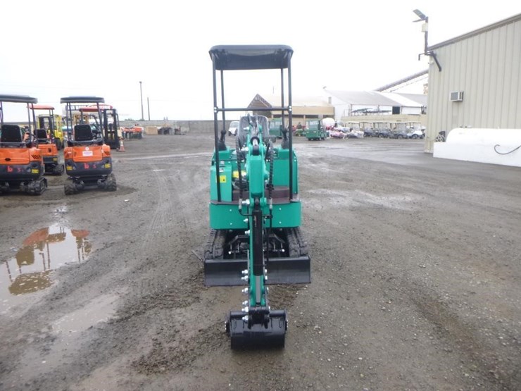 2026-agt-h15r-hydraulic-excavator-image-6