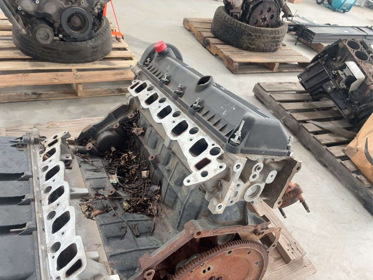 ford-6.8-liter-v10-engine-core-–-as-is-for-parts-or-rebuild-image-2