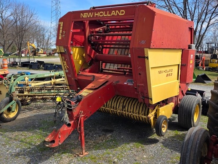 new-holland-853-image-2
