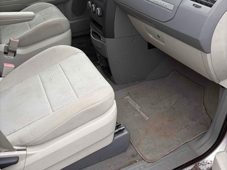 2010-dodge-caravan-image-9