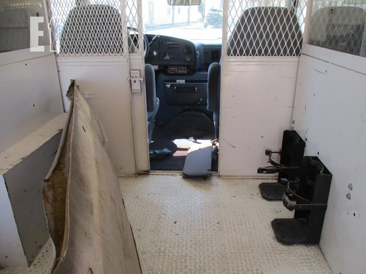 1992-ford-e350-image-17