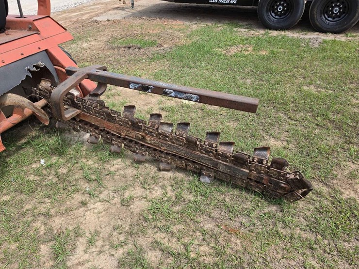 ditch-witch-2300-image-6